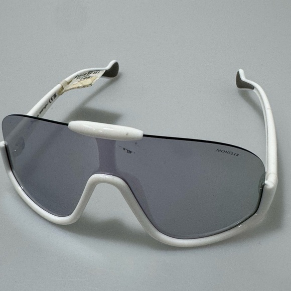 Moncler Visseur ML 0230 21C Unisex White Visseur Shield Sunglasses 142-125 - Picture 2 of 7